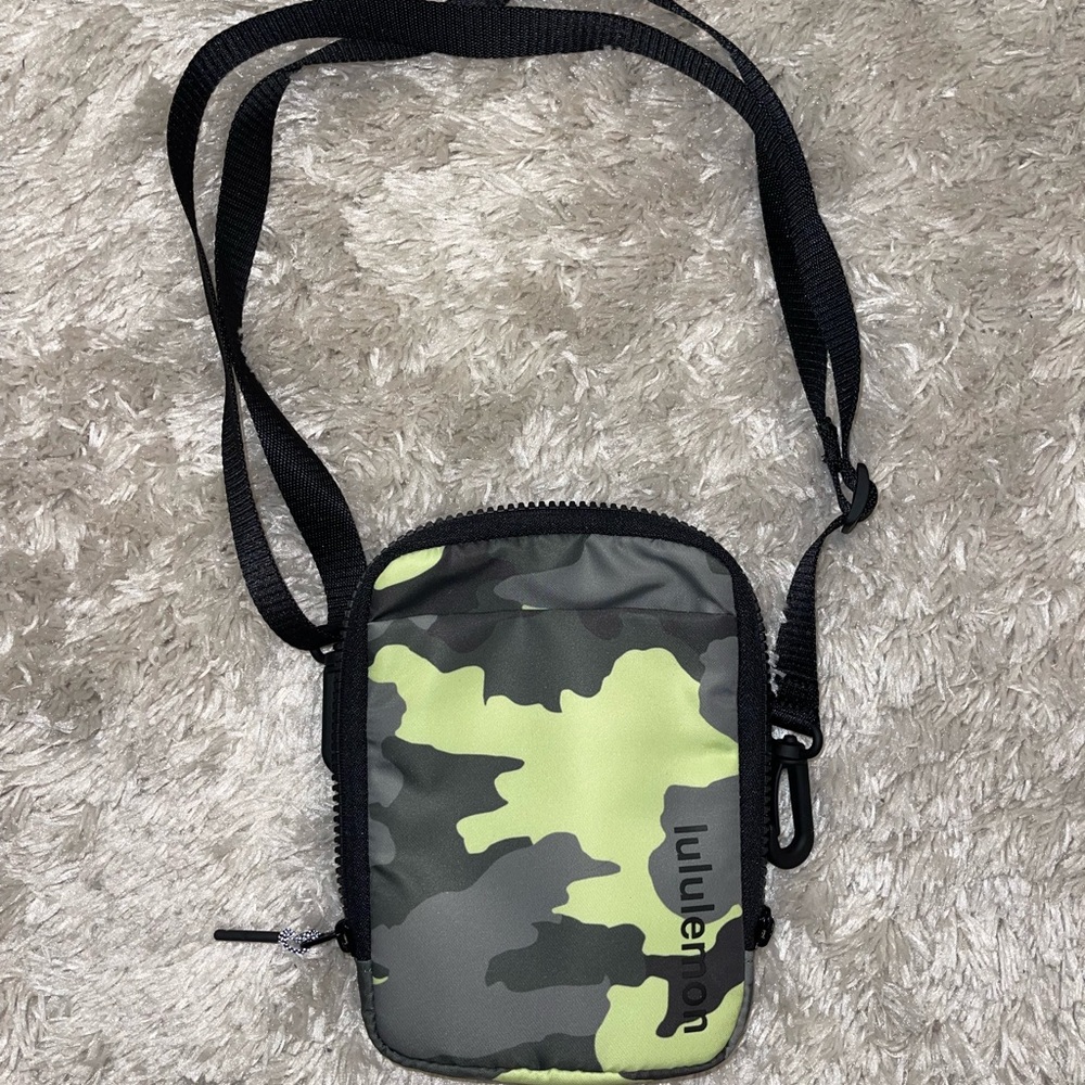 Lulu lemon easy access crossbody bag